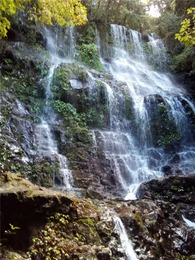 龙泉瀑布